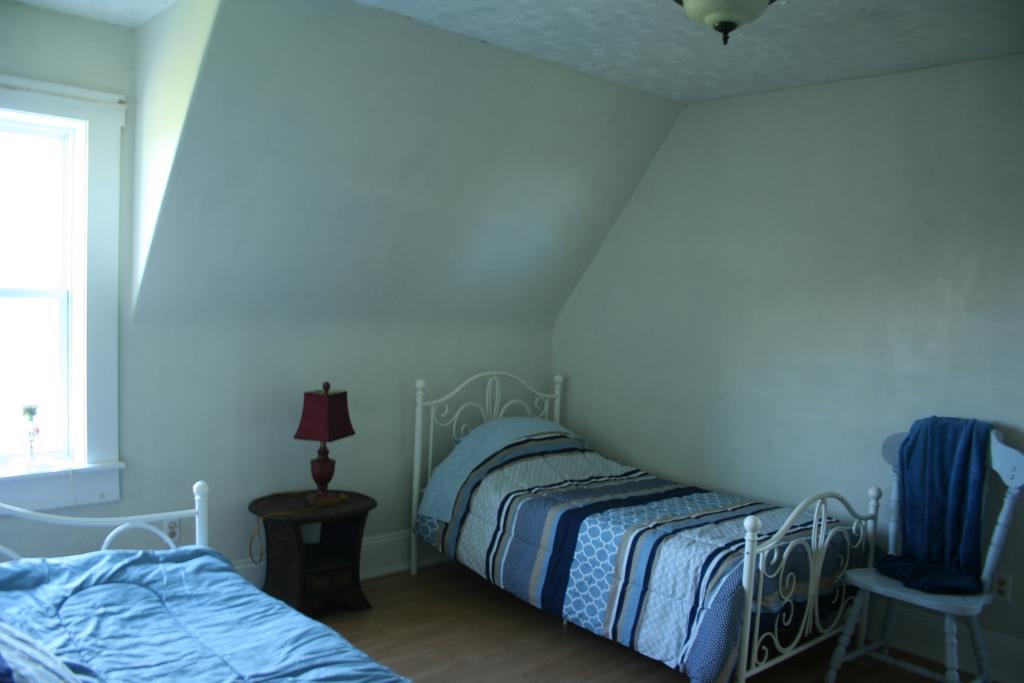 Lovely Green Gable Home Miscouche Extérieur photo