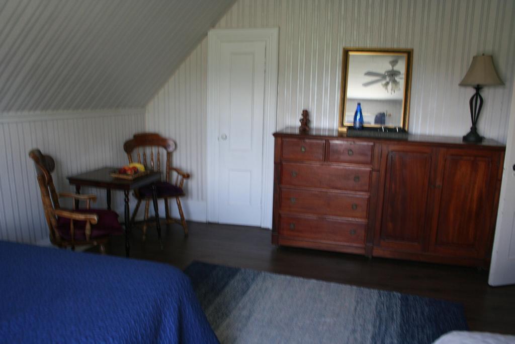 Lovely Green Gable Home Miscouche Extérieur photo
