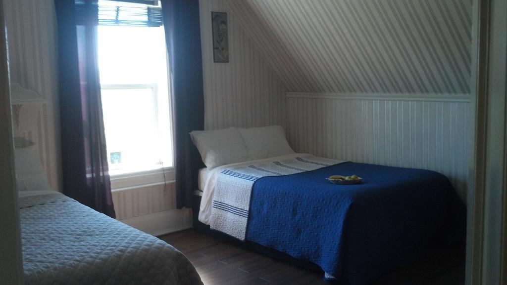 Lovely Green Gable Home Miscouche Extérieur photo