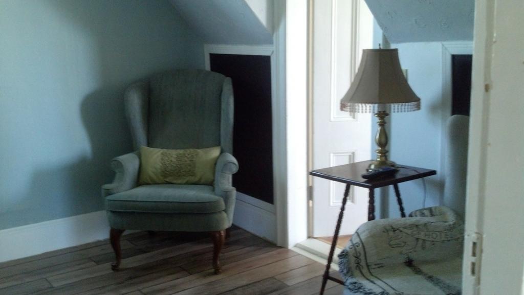 Lovely Green Gable Home Miscouche Extérieur photo